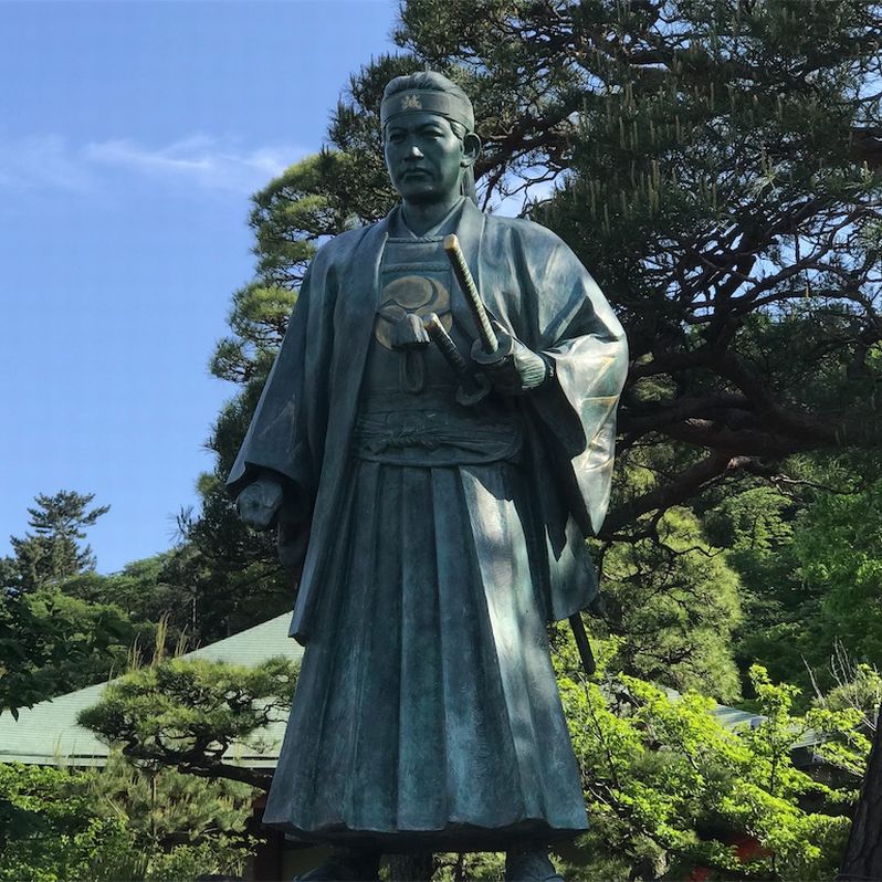 高幡不動尊前　土方歳三の像