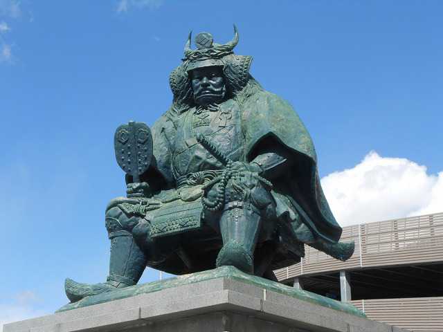 高田信玄公像