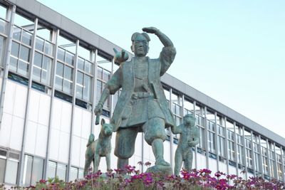 岡山桃太郎像